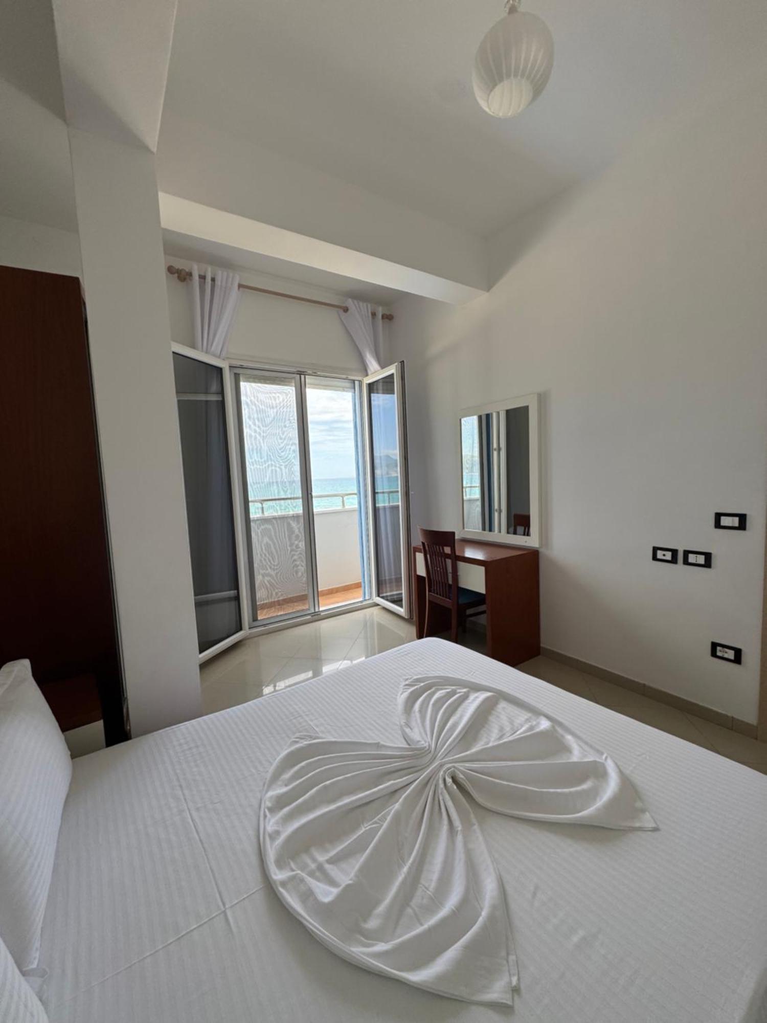 Blue Paradise Hotel Orikum Esterno foto