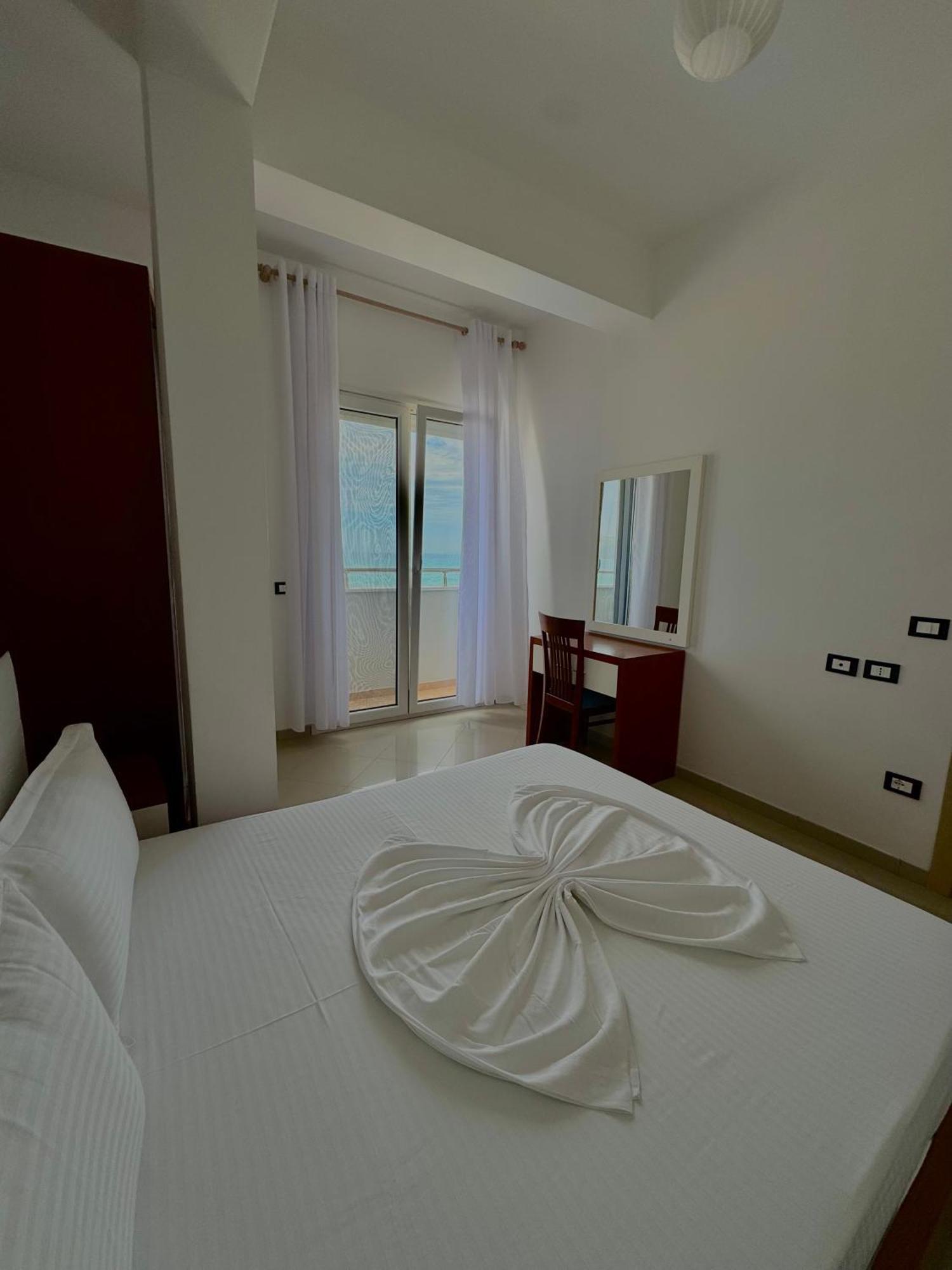 Blue Paradise Hotel Orikum Esterno foto